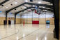 محكمة كرة السلة ذات الهيكل الفولاذي الجاهز متعدد الفتحات ذات المساحة الكبيرة مساحة داخلية كبيرة