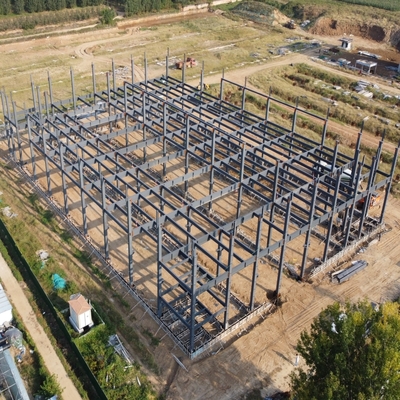 مستودع هيكل فولاذي مُسبق الصنع Q235B Q355B ASTM A36 مساحة كبيرة