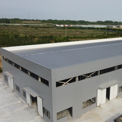 مبنى ورشة عمل فولاذية مسبقة الصنع Q235B Q355B ASTM A36 عمر 50 عامًا