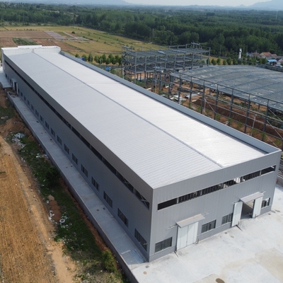 مبنى ورشة عمل فولاذية مسبقة الصنع Q235B Q355B ASTM A36 عمر 50 عامًا